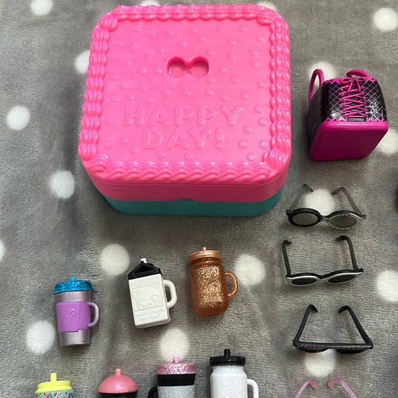 L.O.L Surprise Lot of Dolls, Pets and Accessories - Picture 5 of 17